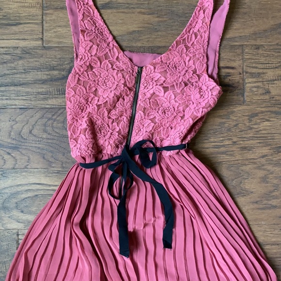 Pleated and Lace Dress - Picture 3 of 3